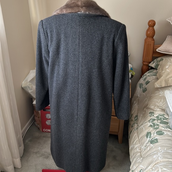 Vintage Winter coat 100% Pure Wool - Picture 2 of 5